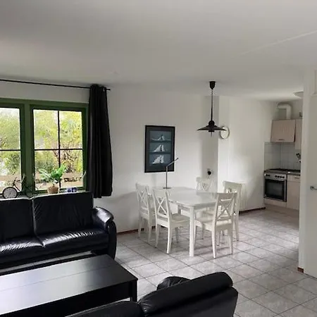 Semesterbostad Strandparel 081 *