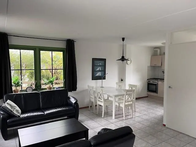 Semesterbostad Strandparel 081 *